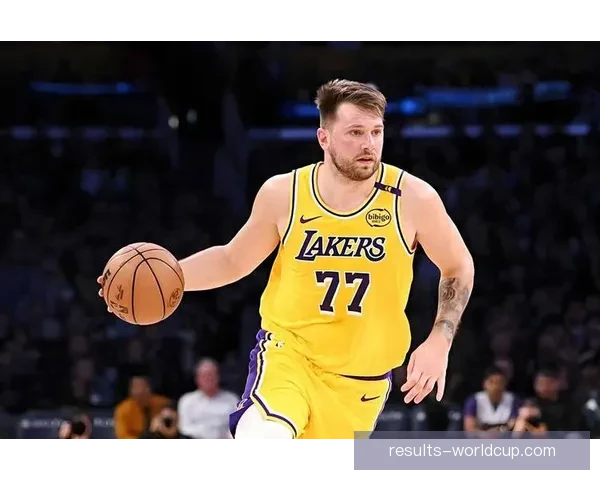 海斯20分钟8中8狂砍26分赛后直言东契奇别再领罚牌