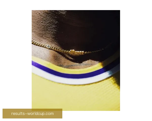 詹姆斯连发动态狂赞布朗尼布莱斯轻松夺得西区冠军