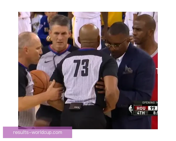 愿无大碍古德温倒地拼抢受压伤退场返回更衣室接受紧急治疗情况引关注